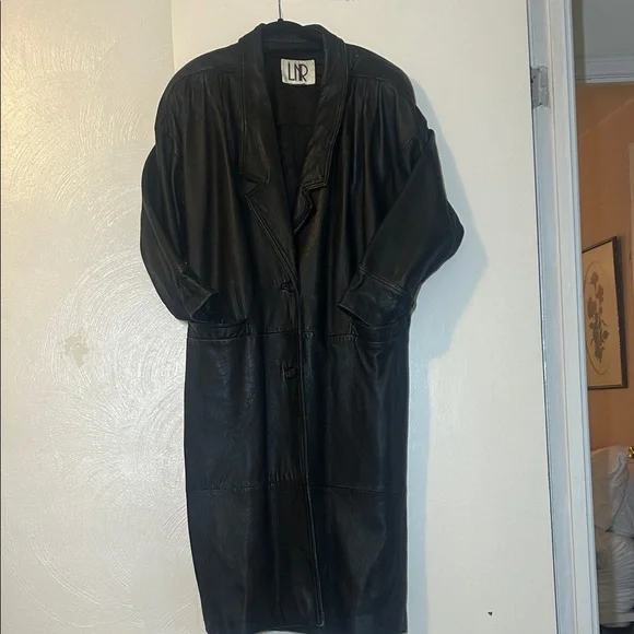 Chic Vintage Black Leather Long Coat - Picture 5 of 6